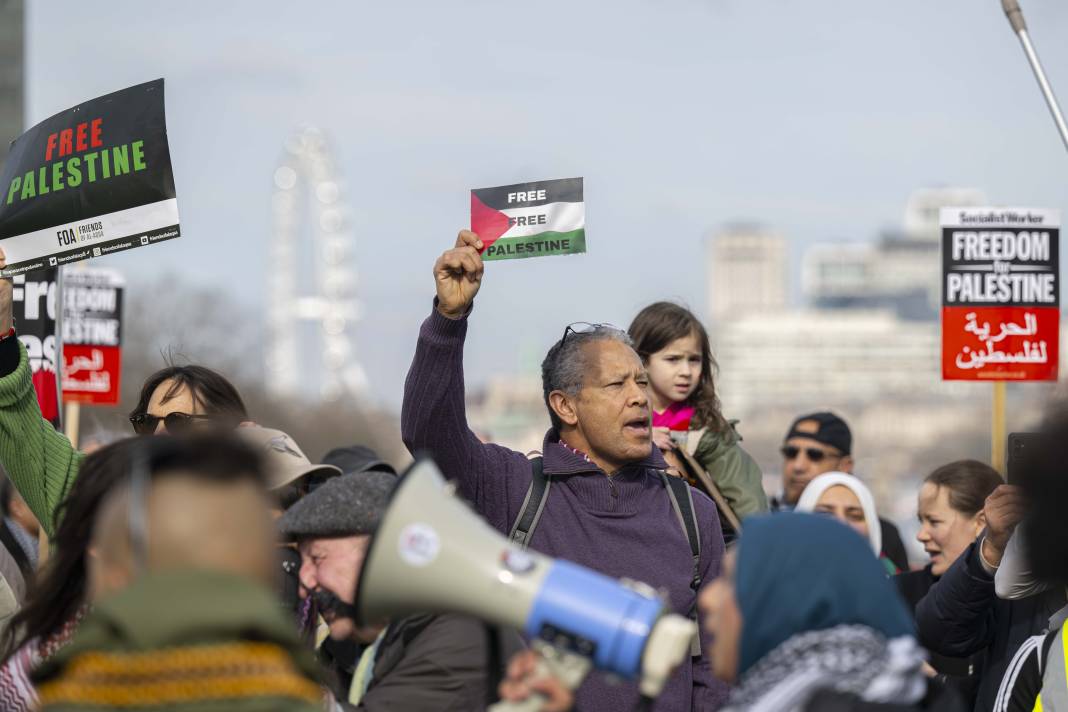 Londra ve Saraybosna'da İsrail protestosu! Binlerce kişi sokaklara döküldü 11